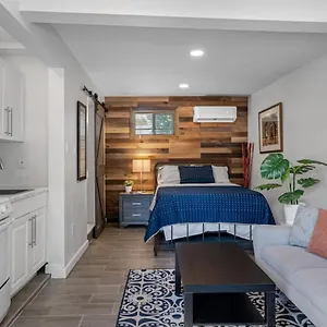 South Location Efficiency Apartment