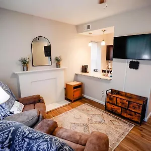 Cozy City Getaway In The Heart Of Louis! Apartment Saint Louis