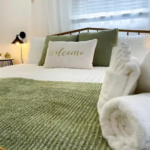 4 Bedrooms Chic House In South 5 Min From Bay Holiday home