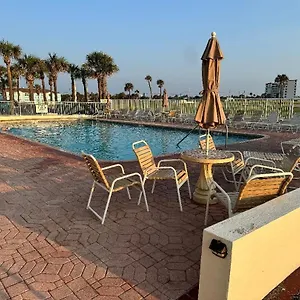 Seabliss, Oceanfront 1st Floor Cozy Apartment Daytona Beach